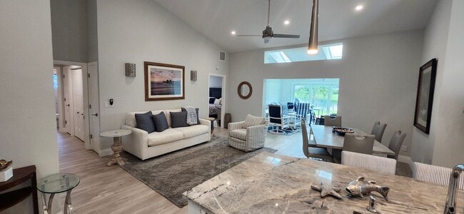 Foto del edificio - 421 Kings Way