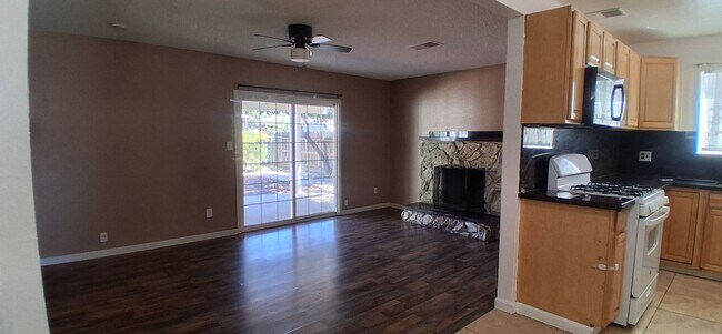 Foto del edificio - 3013 Freedom Ln