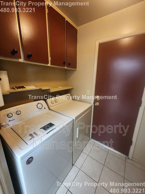 Foto del edificio - 128 E Ellis Dr