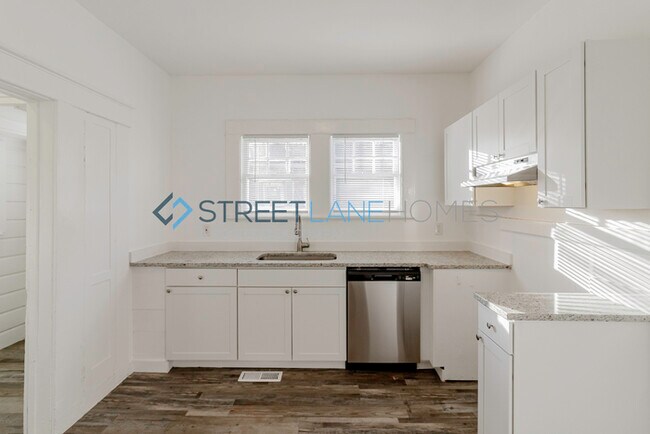 Foto del edificio - NOW OFFERING HALF OFF THE FIRST FULL MONTH...