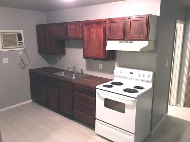 706 Kitchen - 704-708 N Tennessee