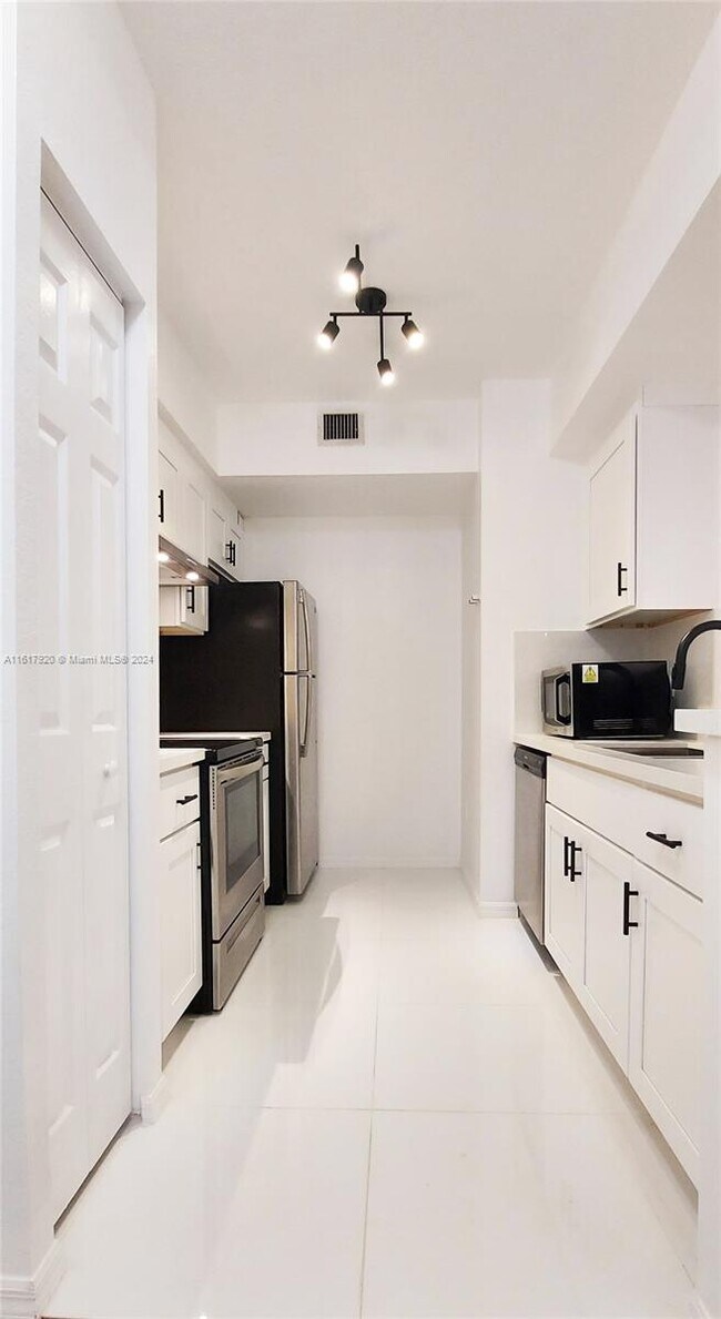 Building Photo - 2501 Centergate Dr