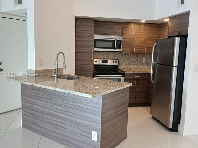 Building Photo - 731 Vista Isles Dr