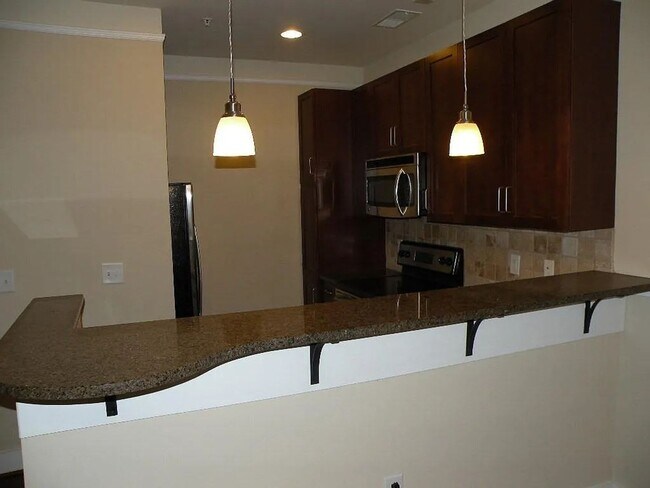 Building Photo - 2/2.5 Townhome w/ Balcony in Great Location Close to GA Tech, Midtown, and Buckhead!