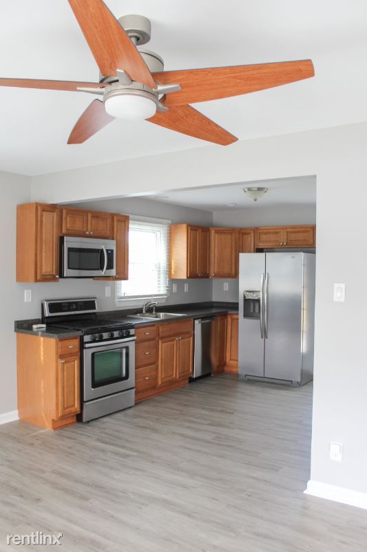 Foto del edificio - 3 br, 1 bath House - 1 Astor Ave