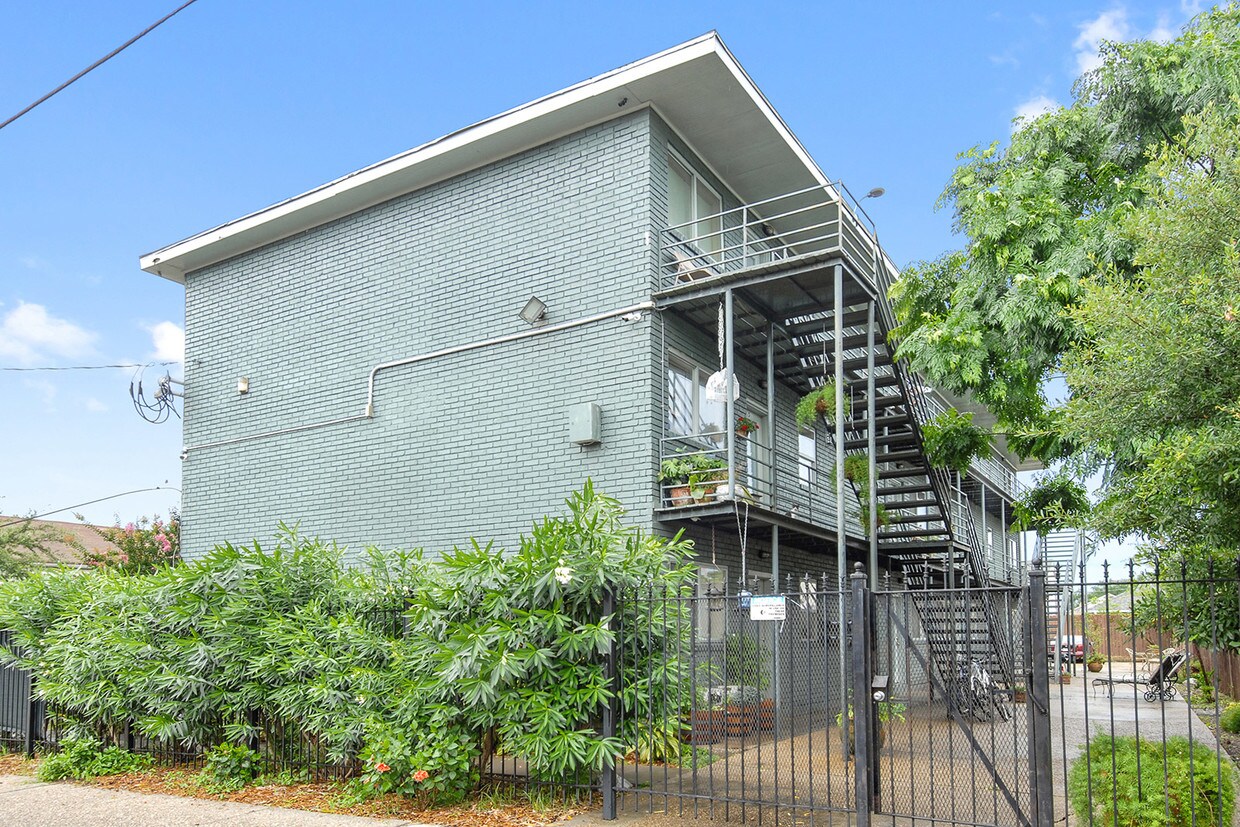 Primary Photo - 2013 S Liberty St