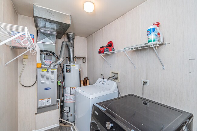 Foto del edificio - 312 Silverwood Ct