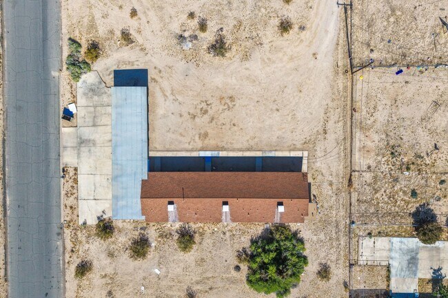 Foto del edificio - 74077 Cactus Dr