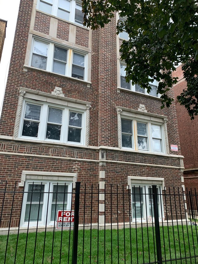 Foto del edificio - 6437 N Albany Ave