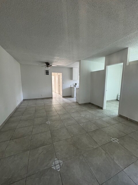 Foto del edificio - 18317 Kittridge St