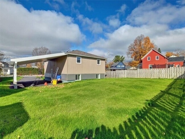 Photo du bâtiment - 101 Main St E