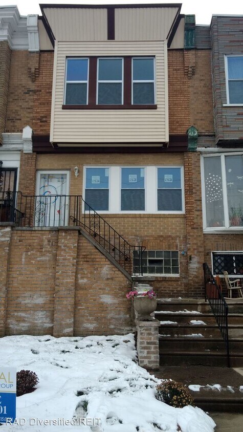Foto principal - 3 br, 1.5 bath House - 3240 W Allegheny Ave