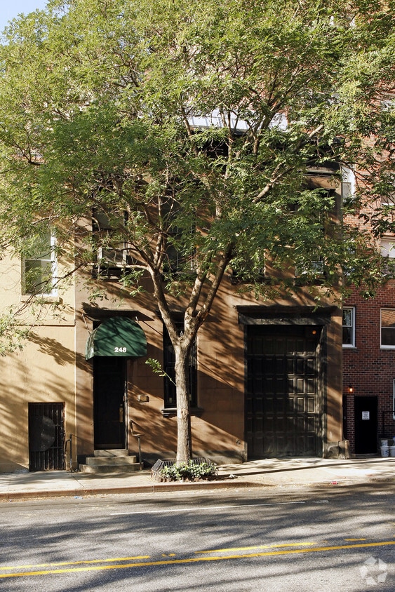 Building Photo - 248 E 35th St