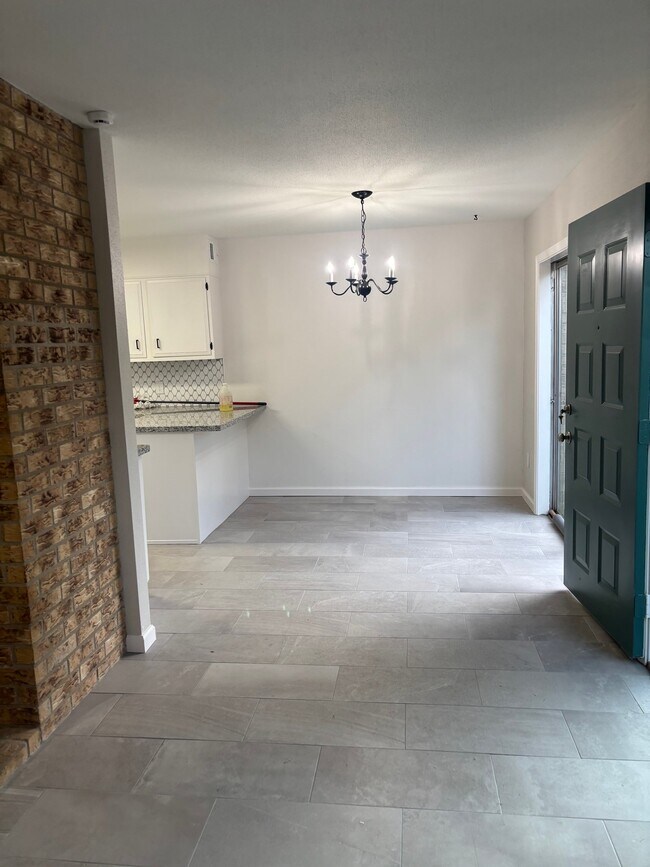 Foto del edificio - 8585 Glen Meadow Ln