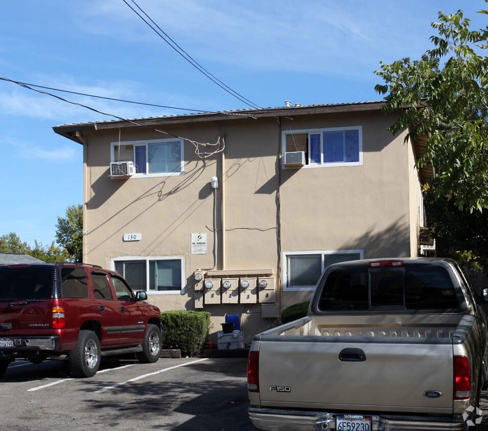 Building Photo - 130 Elm St