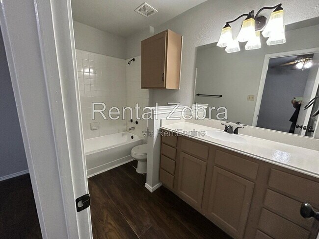 Foto del edificio - 2949 Lawndale Dr