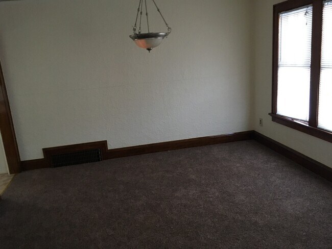 Building Photo - Great 3 Bedroom UPDATED!!