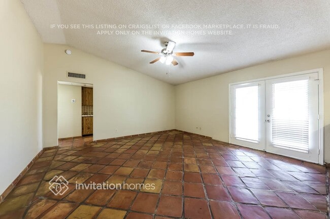 Building Photo - 11010 W Calle del Sol