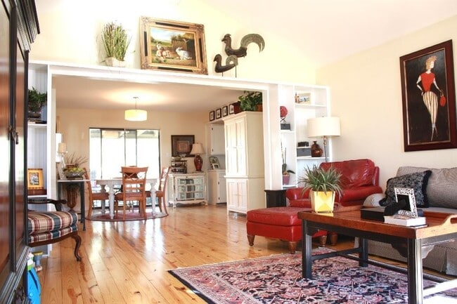 Foto del edificio - 122 Lynne Therese Cir