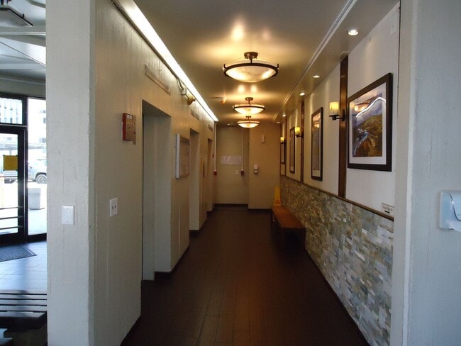 Building Photo - Welcome