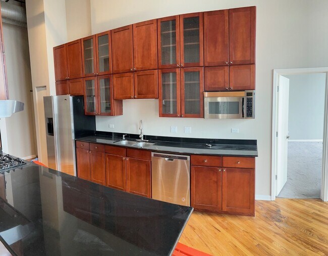 Building Photo - 758 N Larrabee St
