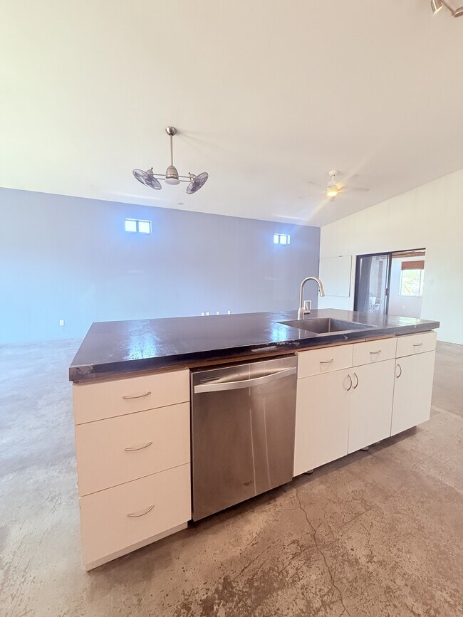 Foto del edificio - 421 E Lester St