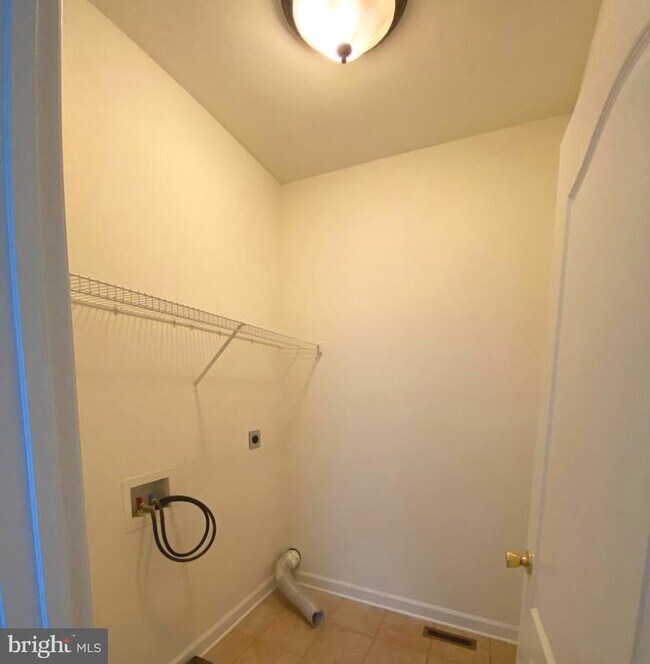 Foto del edificio - 21 Birch Dr