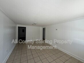 Building Photo - 201 SE Beech St