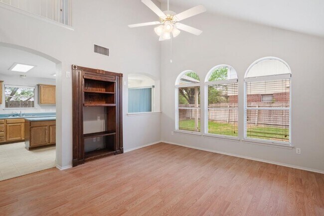 Building Photo - 1401 Thibodeaux Dr