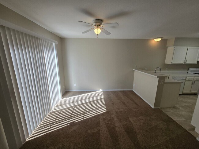 Foto del edificio - 2804 Crystal Lantern Dr