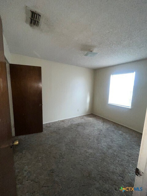 Building Photo - 410 Veterans Ave