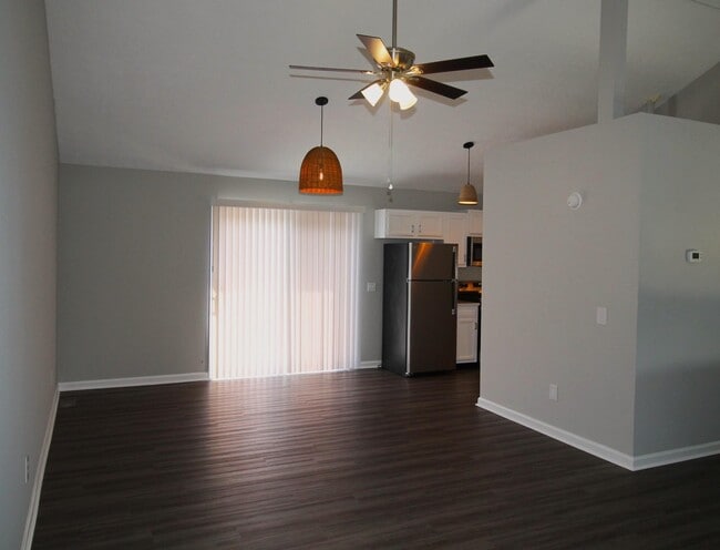 Foto del edificio - 414 Lakeview Dr