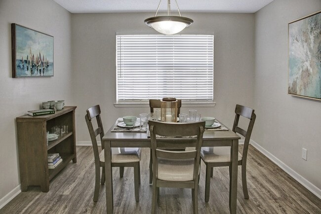 Área de comedor - Madison Park Apartments & Townhomes
