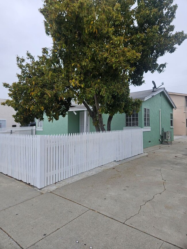 Building Photo - Bellflower Blvd. - Wu