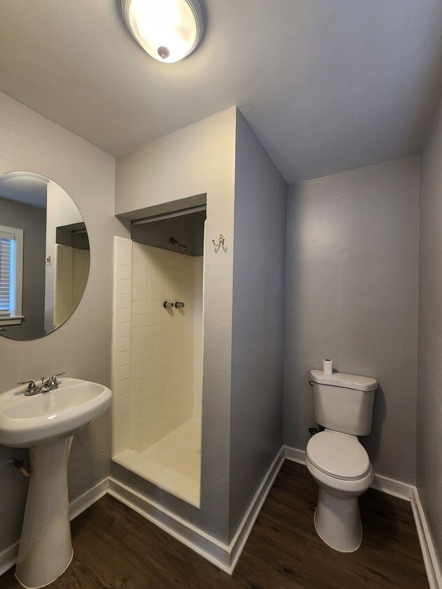 Building Photo - ** UNDER NEW MANAGEMENT **  Studio Apartment