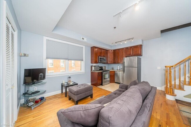 Building Photo - 1 br, 1 bath Condo - 2416 West St Apt 302