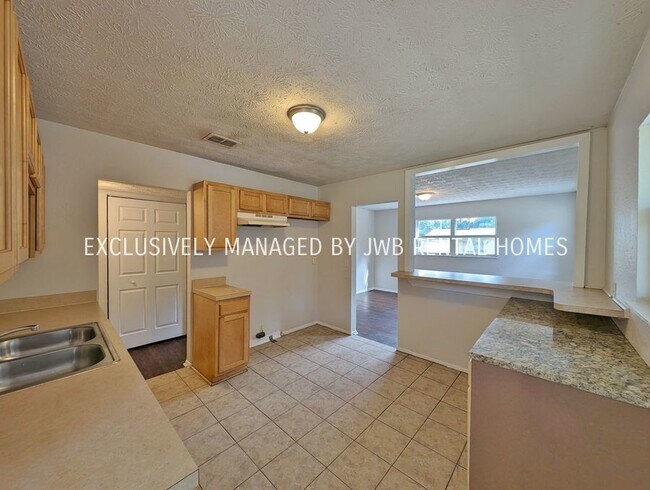 Foto del edificio - 2224 Looking Glass Ln