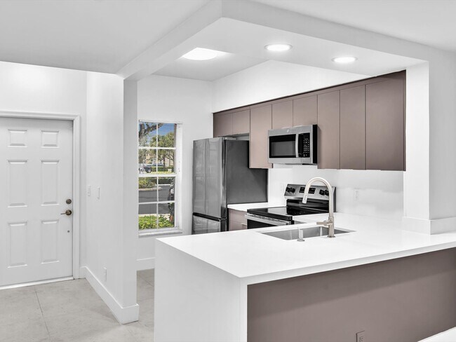 Building Photo - 8 Key W Ct
