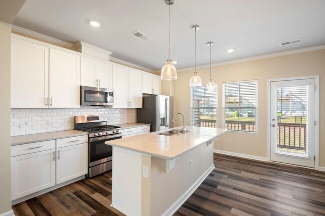 Foto del edificio - Beautiful 4-Bedroom Home Centrally Located in the Triangle!
