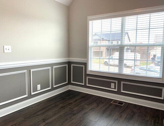 Building Photo - 712 Banister Dr