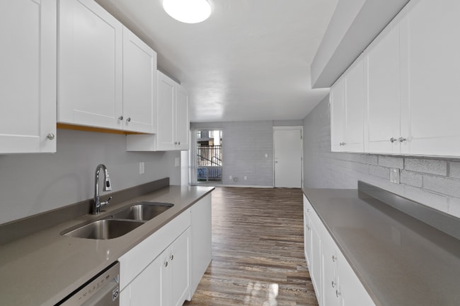 Foto del edificio - 5570 E Hampton St