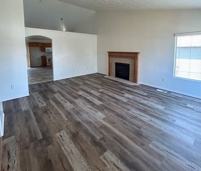 Building Photo - Spacious 5 Bedroom Lehi Home