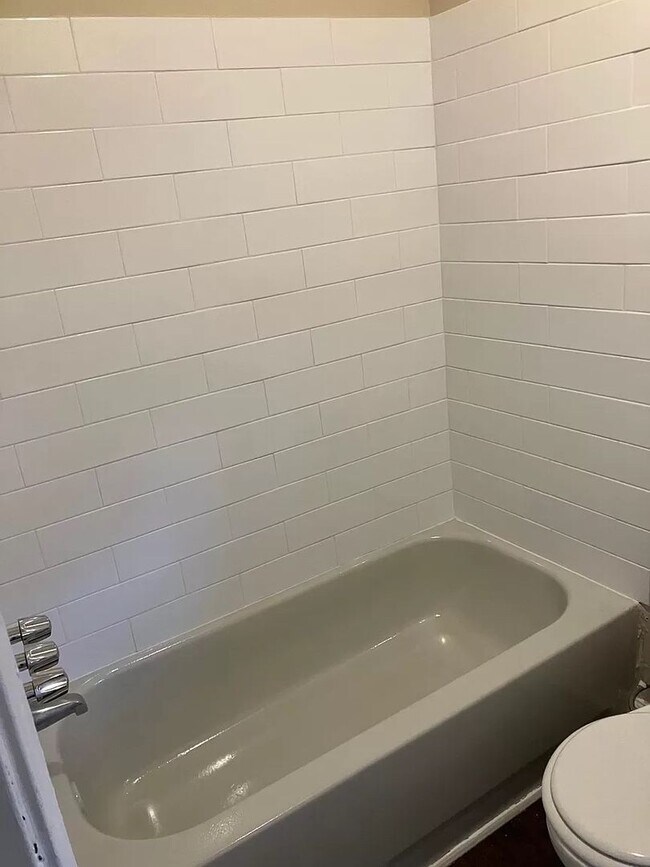 Building Photo - Room for Rent in 4 Bedroom Home at Hagler Dr