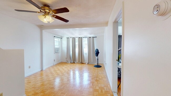 Building Photo - 54 Linwood St