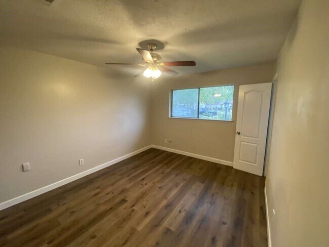 Foto del edificio - 11503 Bay Cedar Dr