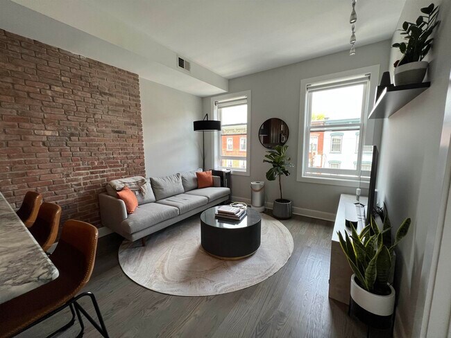Foto del edificio - 828 Garden St