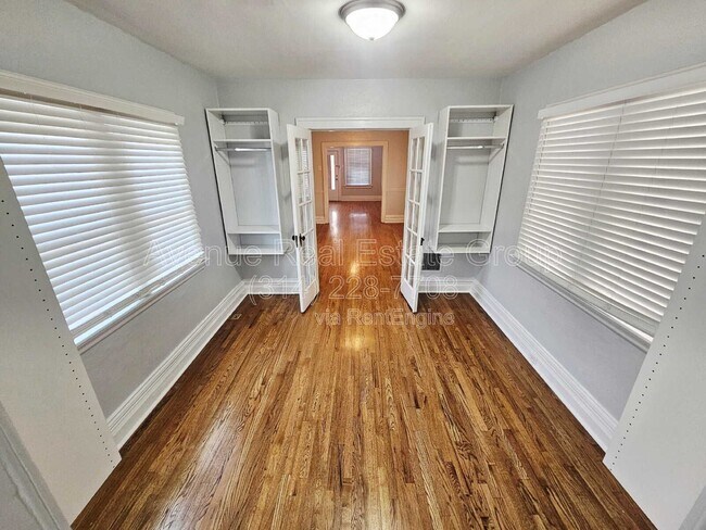 Foto del edificio - 3717 Cambridge Ave