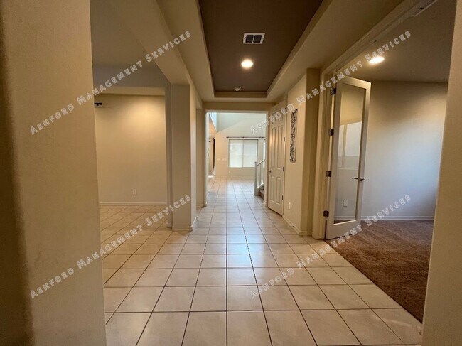 Foto del edificio - GORGEOUS 4 BDRM/ 3.5 BATH  FOR RENT IN PEORIA