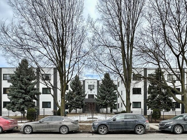 Building Photo - 7621 N Sheridan Rd