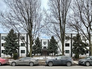 Building Photo - 7621 N Sheridan Rd